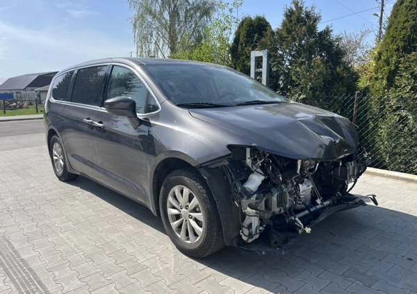 Chrysler Pacifica cena 49900 przebieg: 139000, rok produkcji 2019 z Piwniczna-Zdrój małe 497